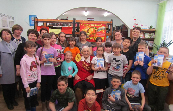 Встреча с труженицей труда, Почётным жителем Ханты – Мансийского района - Скрябиной Риммой Григорьевной в библиотеке п. Сибирский.