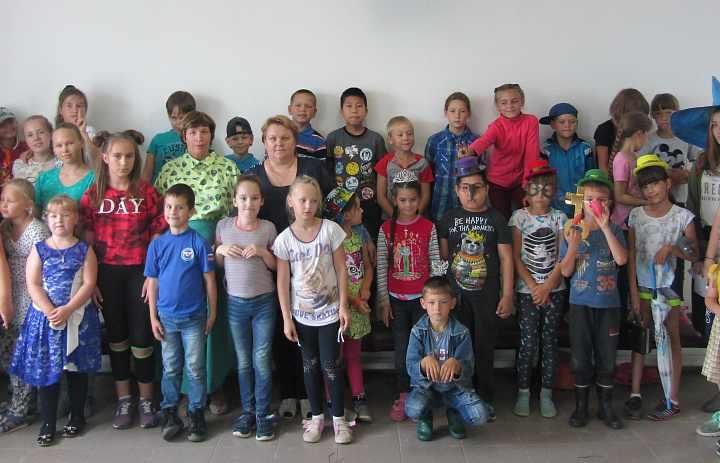 Работа на дворовой площадке поселка Сибирский